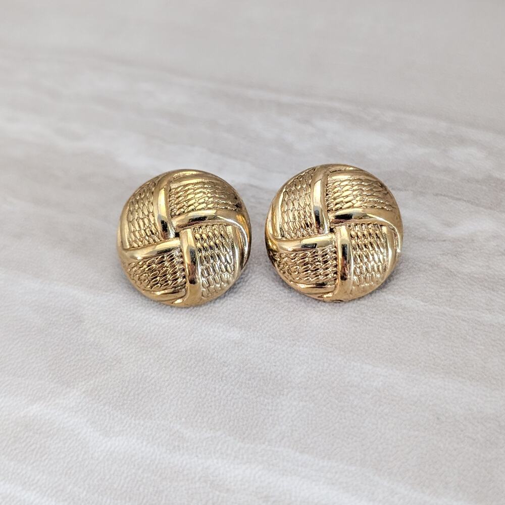 Vintage Stud Earrings 7/8" Gold Tone Circle Woven Design Retro Glam Statement